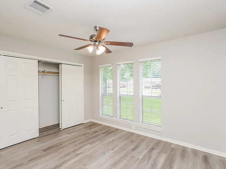 332 Coventry Ln — Photo 14