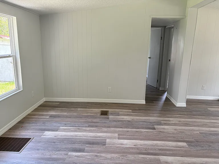 2209 Longreene Rd N — Photo 14