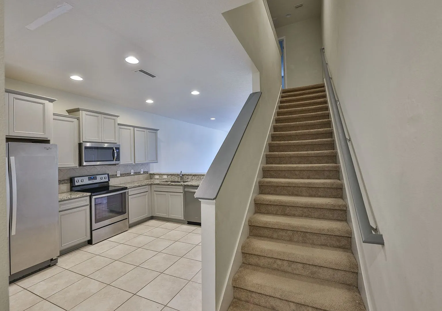 Beautiful Townhome at Magnolia Park! — Photo 3