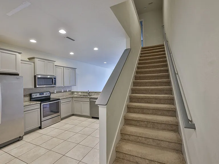 9160 Hillcroft Dr — Photo 3