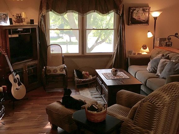 Upper Level: Living Room