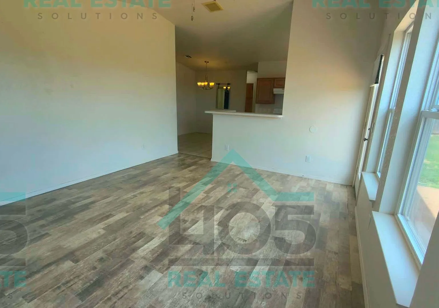 3 Bedroom Yukon — Photo 4
