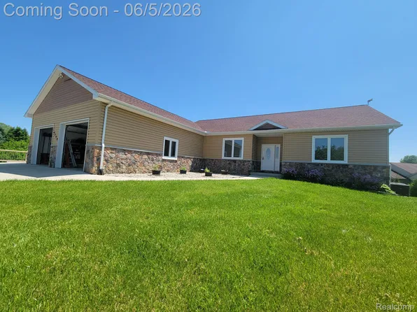 4266 McCandlish Rd, Grand Blanc, MI 48439