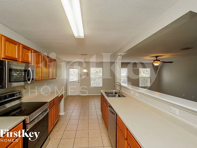 8027 Saratoga Knl — Photo 4