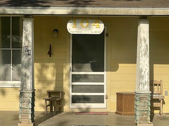 5th image of 104 N Victoria St