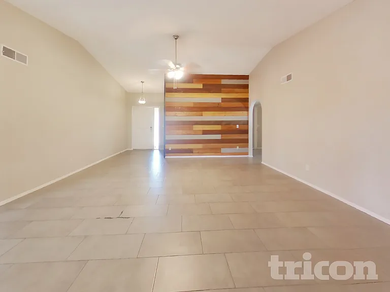 4140 W Pershing Ave — Photo 2