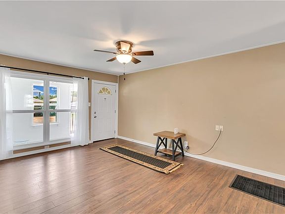 5th image of 126 Thornton Ln