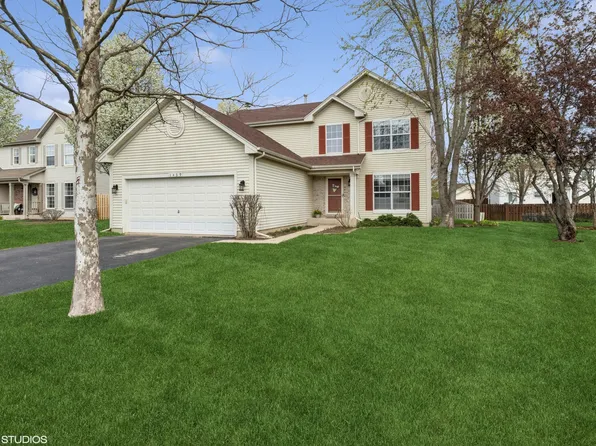 1439 S Bayport Ln, Round Lake, IL 60073