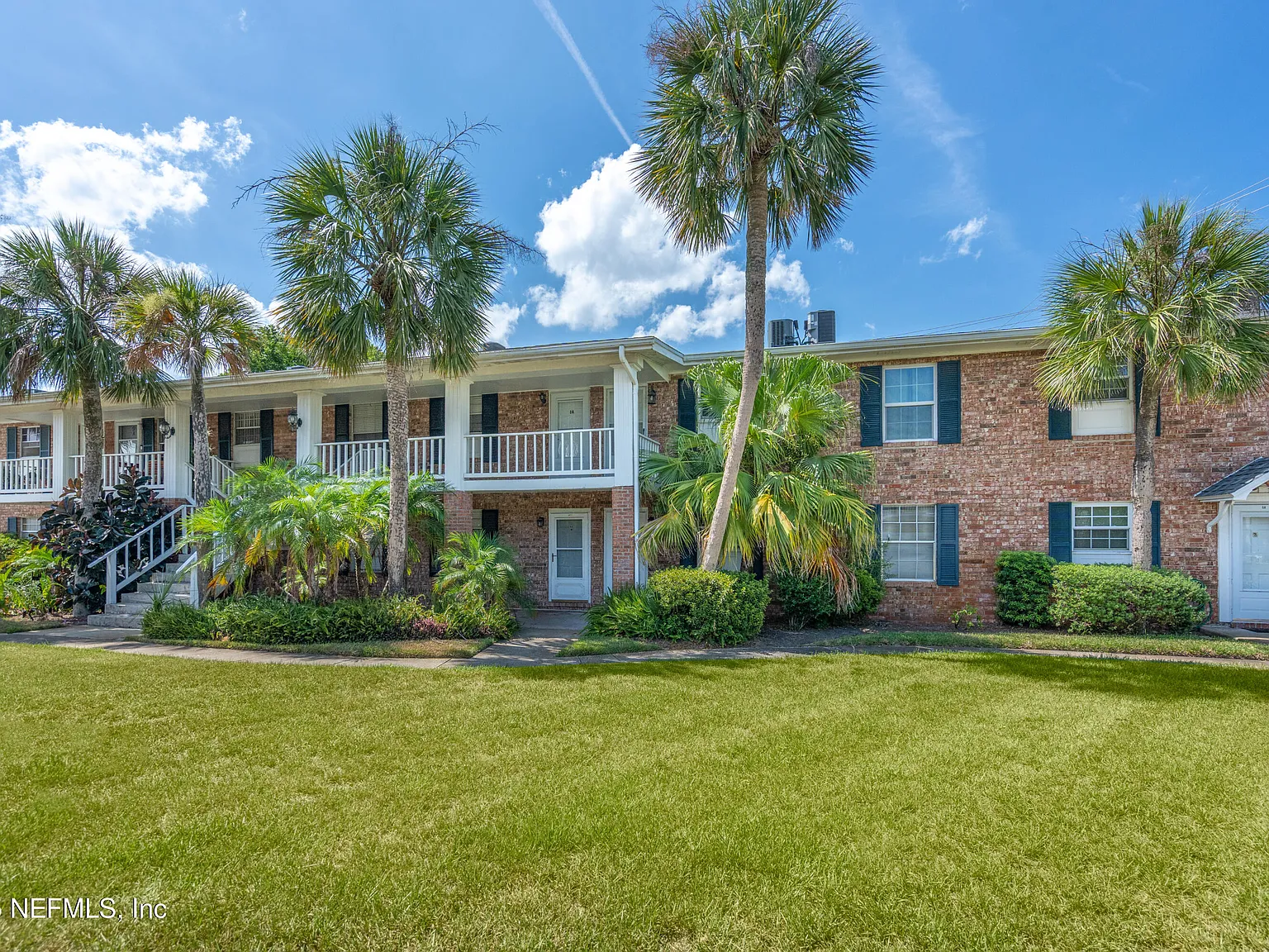 2 bed, 1.0 bath, 832 sqft, $2,175 — Photo 1