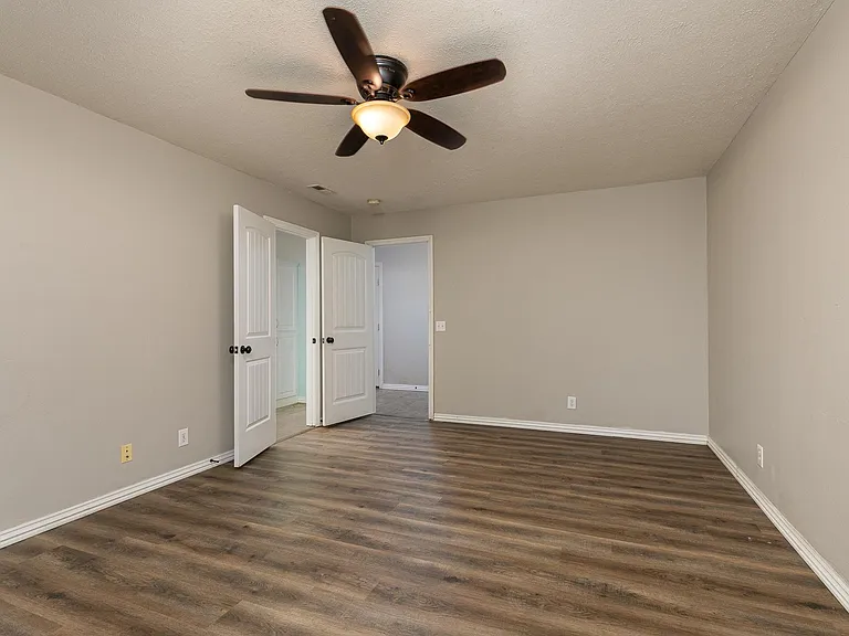 314 W Olive St — Photo 12