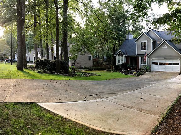 2nd image of 1070 Taylor Knoll Close