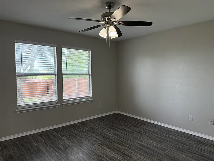 817 Live Oak Dr — Photo 13
