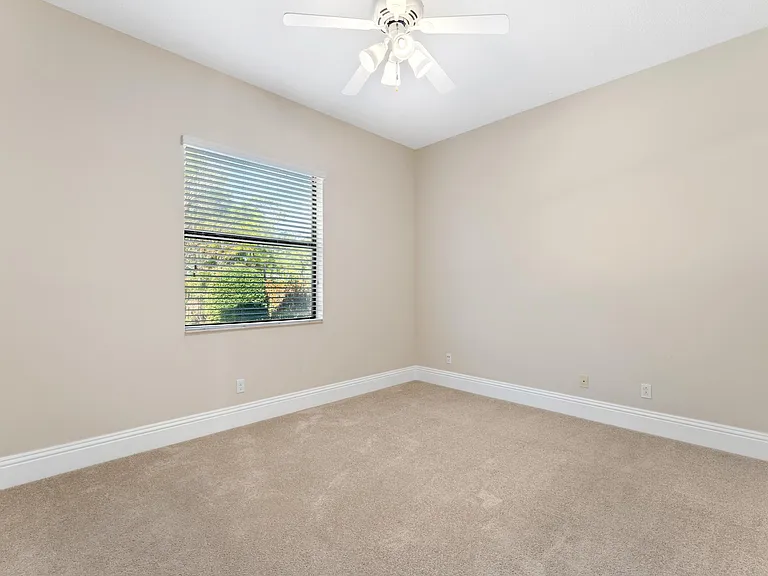 259 SE Calmo Cir — Photo 25