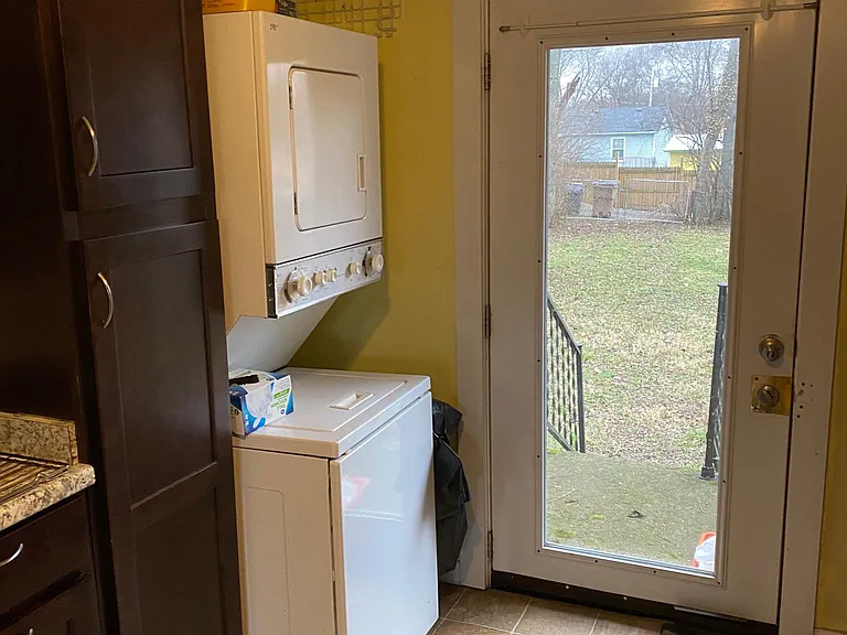 722 Hart Ave — Photo 4