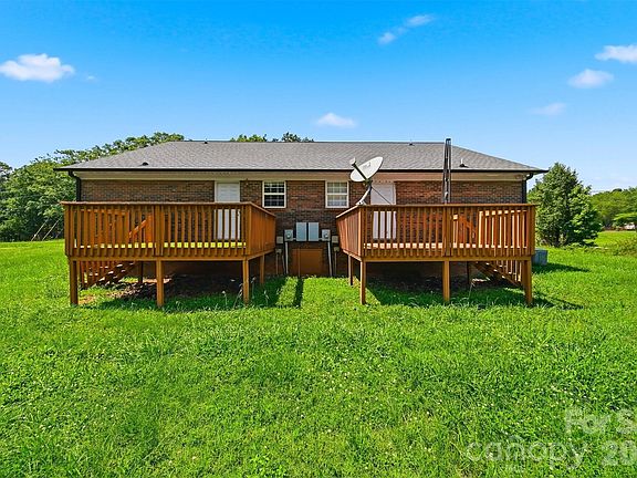2nd image of 820 Horseshoe Lake Rd