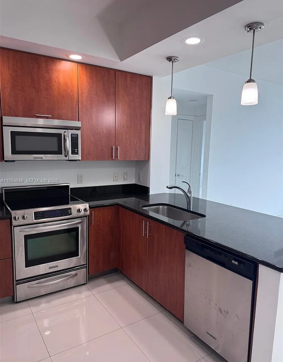 Strada 315 Condo — Photo 2