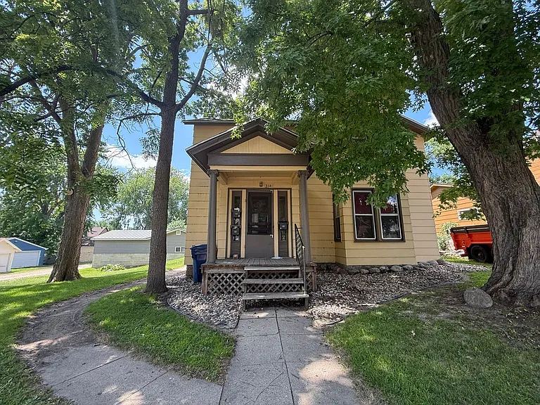 319 N Park St — Photo 1