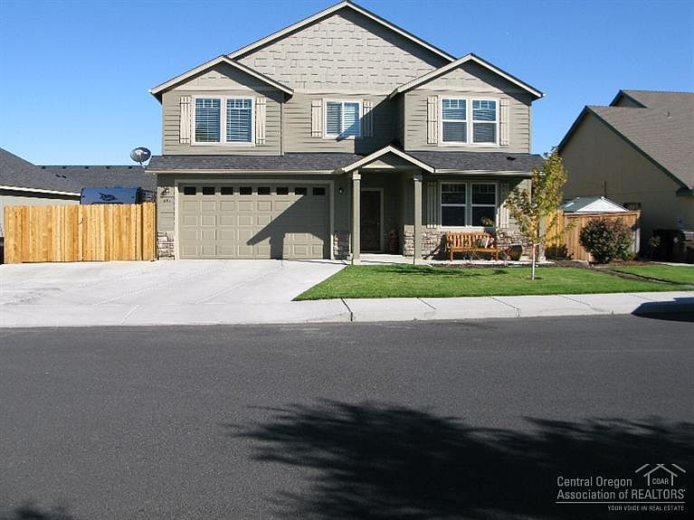 1st image of 645 NW Green Forest Cir