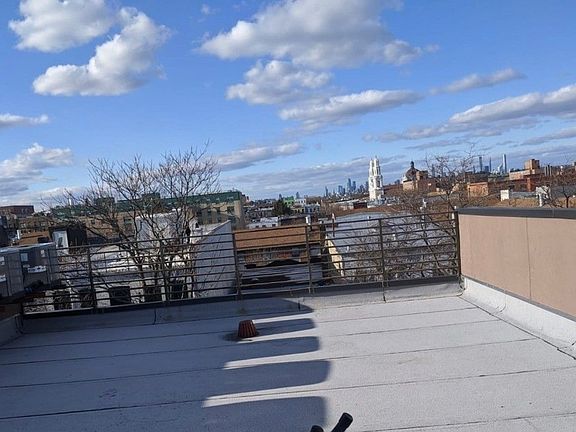 5th image of 143 Woodbine St #4Y