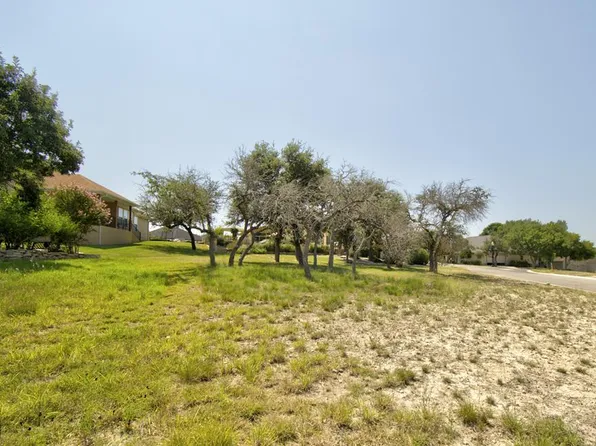 2004 Valencia Dr N, Kerrville, TX 78028