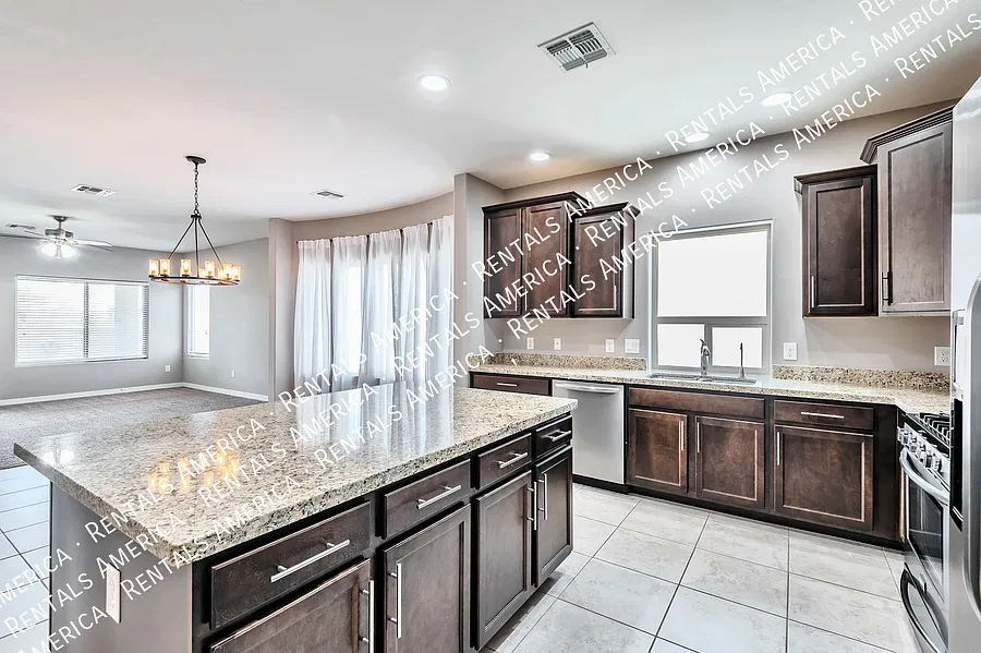 Beautiful home in Saguaro Bloom! — Photo 4