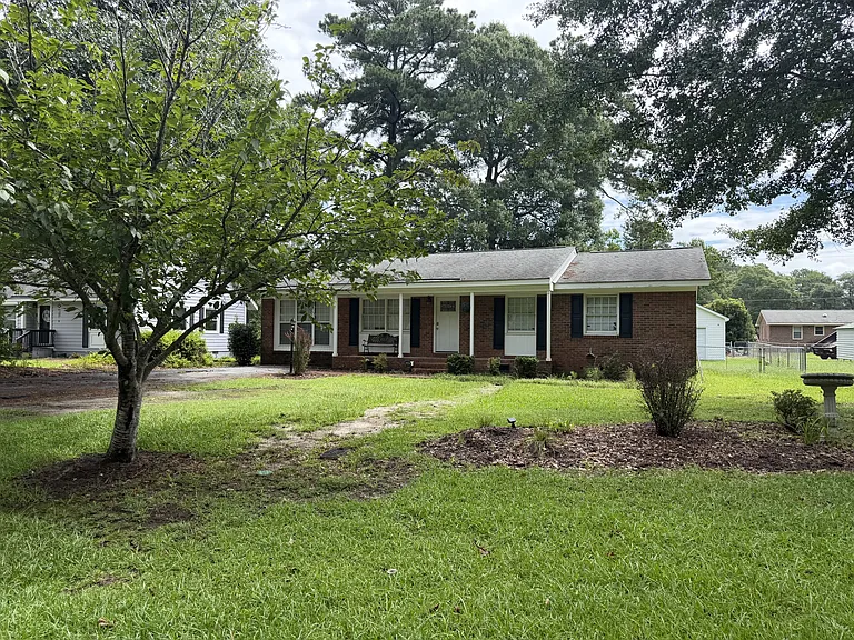 3710 Robinson St — Photo 3