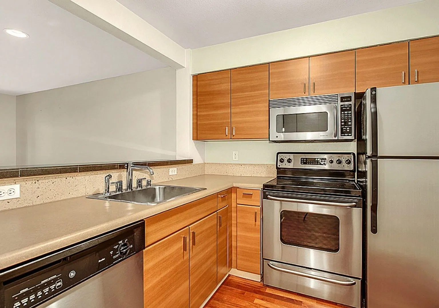 2Bd/2Ba Seattle Condo — Photo 4
