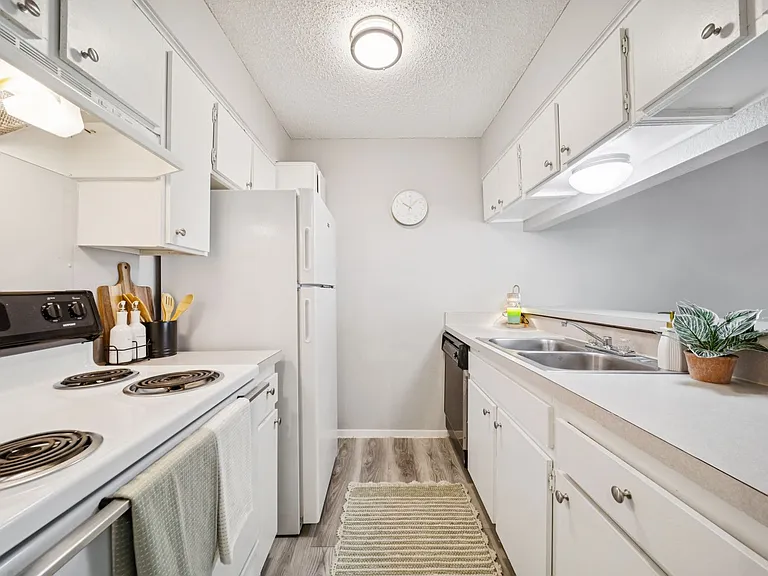 Cedar Park Apartments — Photo 14