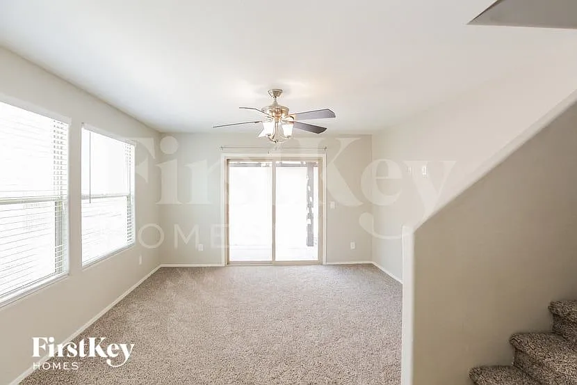 3 bed, 2.5 bath, 1488 sqft, $2,125 — Photo 4