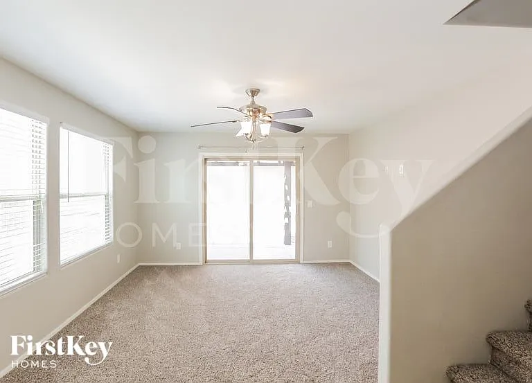 2226 S Buckaroo Trl — Photo 4