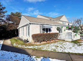 37421 Stonegate Cir #33, Clinton Township, MI 48036