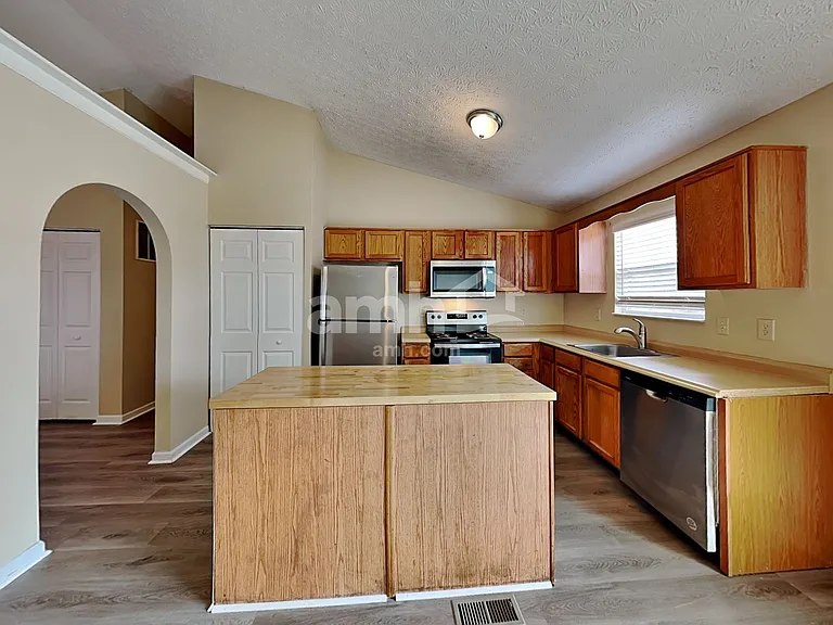 7057 Bennell Dr — Photo 4