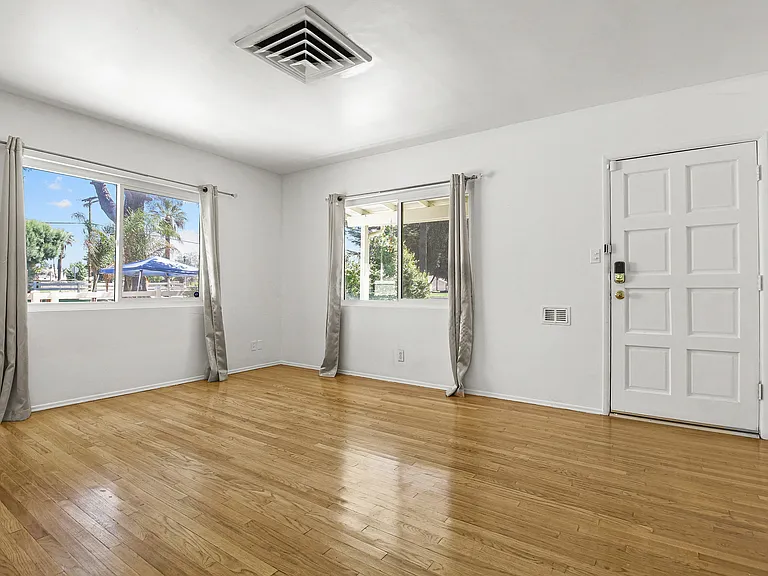 1073 Palm Ave — Photo 2
