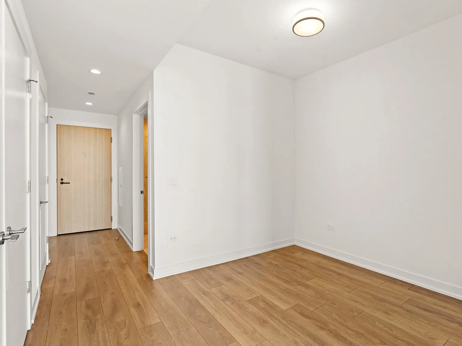 Old Town Convertible One Bedroom - Beautiful Finishes — Photo 3