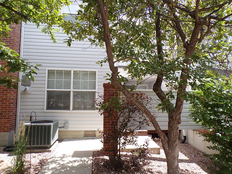 1727 Victorian Point — Photo 2