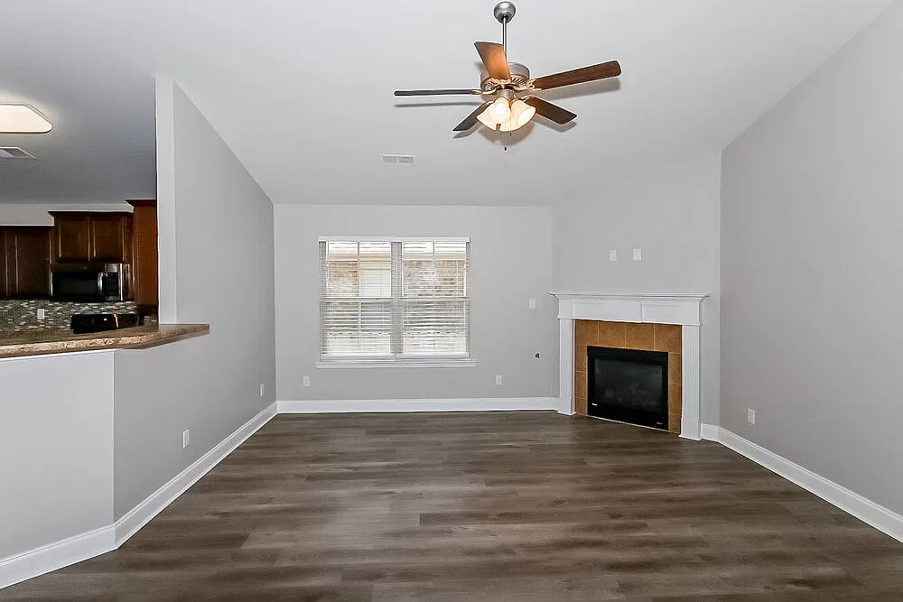4 bed, 2.0 bath, 2092 sqft, $2,390 — Photo 3
