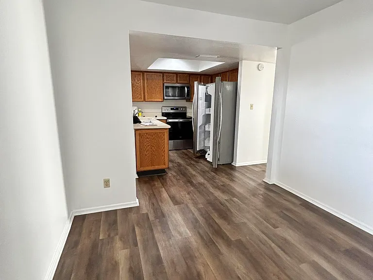 329 E Ambassador Dr — Photo 9