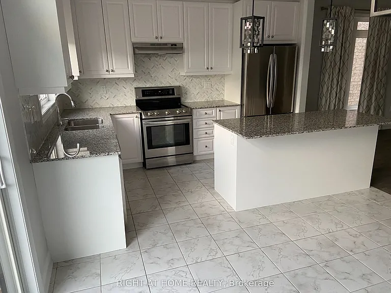 214 Cranbrook Cres — Photo 12