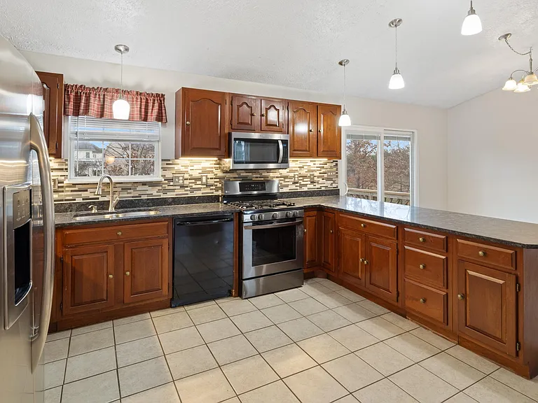 359 Montgomery Cir — Photo 20