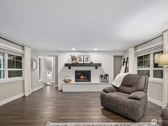 4th image of 2330 34th Street SE