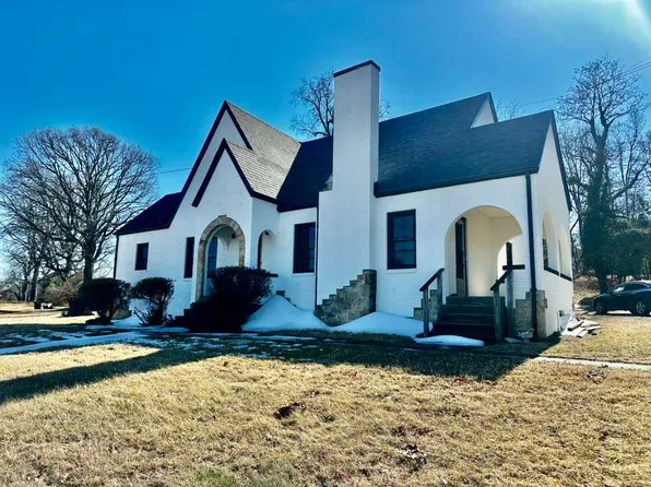 1027 Hardy Rd #A, Vinton, VA 24179