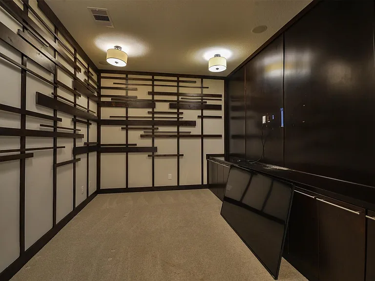 5911 Vineyard Creek Ln — Photo 23