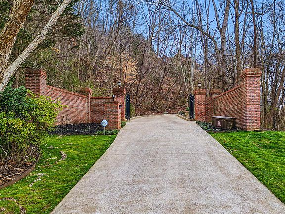 3rd image of 9954 Frost Ridge Dr