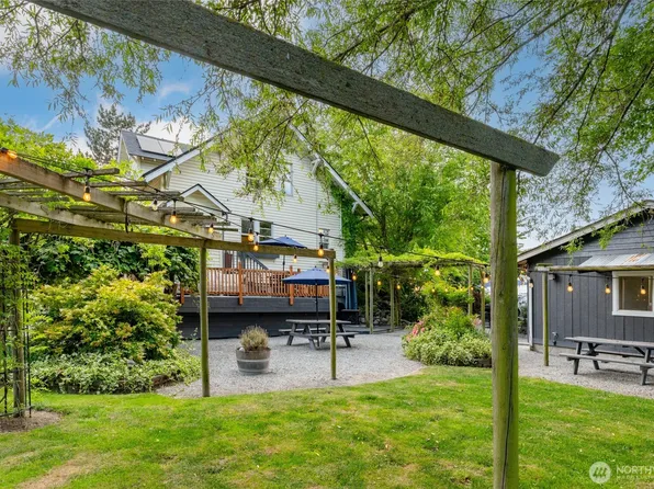 21895 Cedardale Road, Mount Vernon, WA 98274