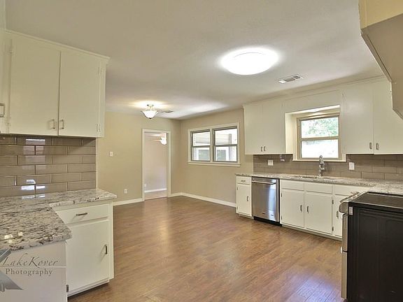 3rd image of 2201 Glenwood Dr