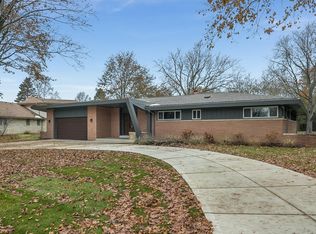 9260 N Thrush Ln, Bayside, WI 53217