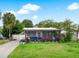 1048 Ridge Rd, Lake Worth, FL 33462