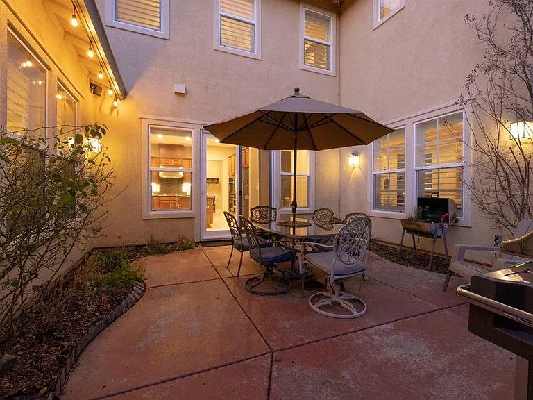 4930 Village Green Dr — Photo 42