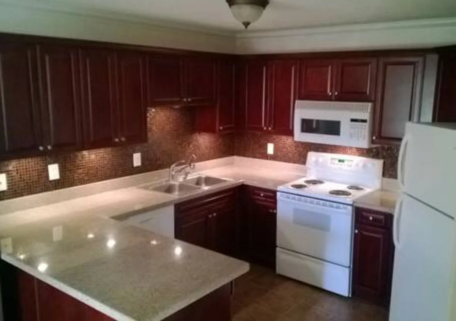Beautiful Lower Level Condo in Vista Village Gated Community with all the amenities minutes from ... — Photo 2
