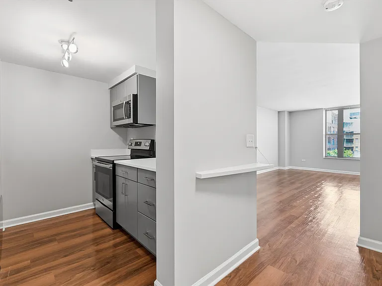 Evanston Place — Photo 71